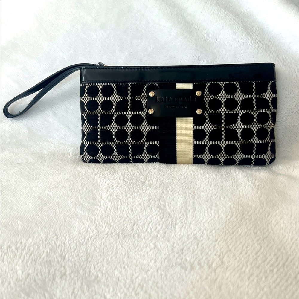 KATE SPADE Geometric - Chrissy Wristlet w/Black Patent Leather (C)